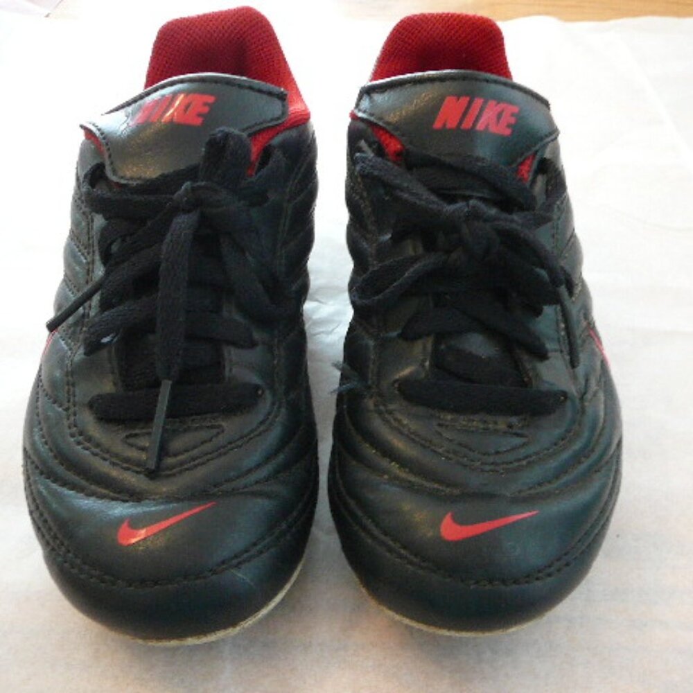 Nike Black Silver Red Cleats Soccer Shoes Boys Girls Size 12.5C Children's Kid's